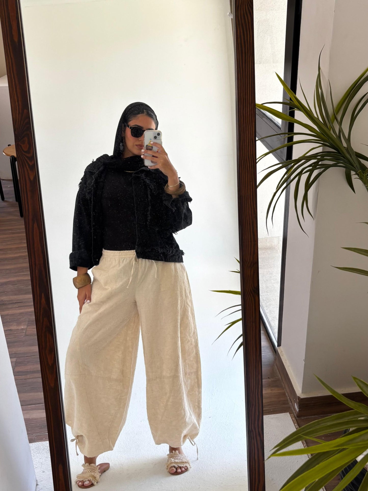 The Linen Balloon Pants mirror look